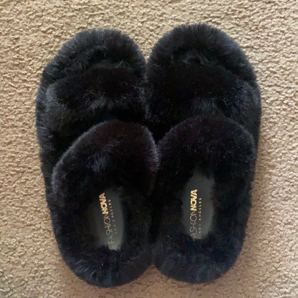 Fashion nova fuzzy hard bottom slipper/shoe